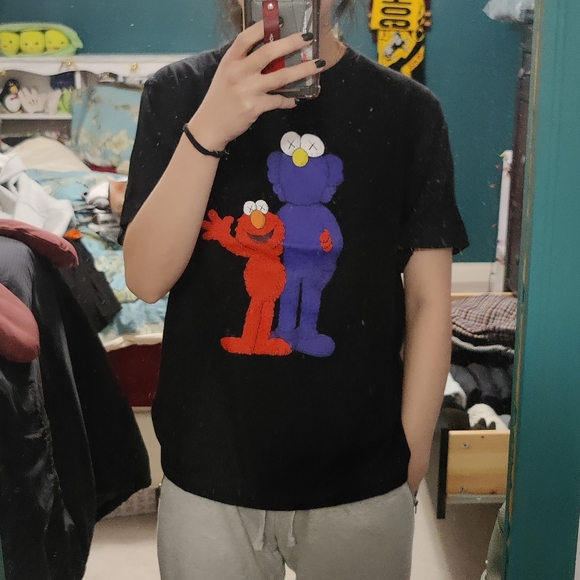 Uniqlo X Kaws Sesame Street Tshirt - Picture 3 of 6